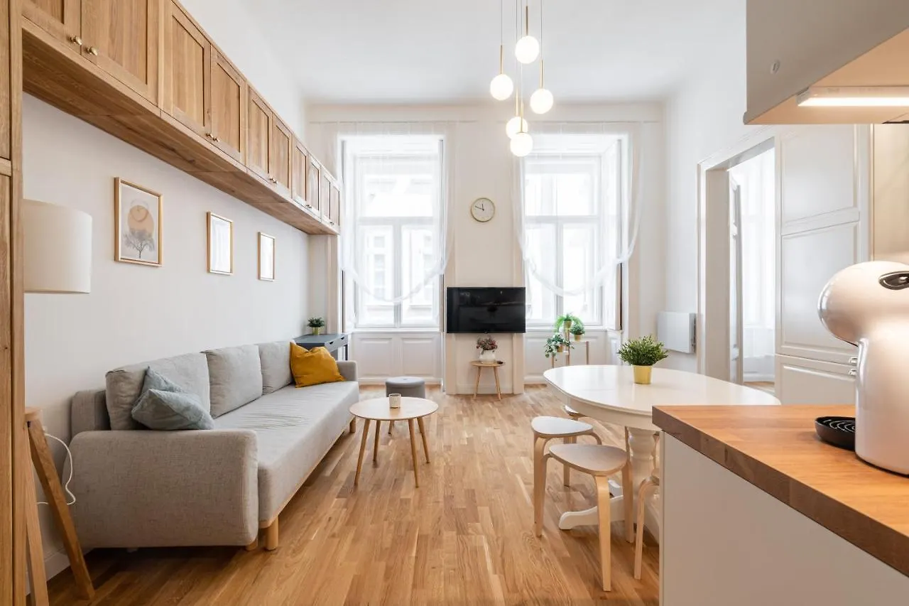 Sunset Treasure 3-Bdr Apartment Budapest