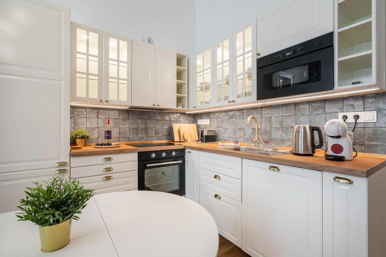 Sunset Treasure 3-Bdr Apartment Budapest